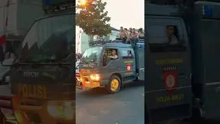Patroli Truk Tempur Polisi Beraksi 🤩😎 #shorts #polisi #mobilpolisi 🚓🚛🚚👮👮&zwj;♀️👮&zwj;♂️🚓🚔