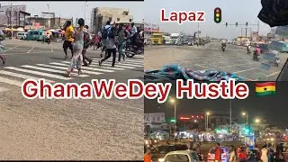 Watch how some People Recklessly Cross the Traffic Light at Lapaz