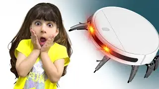 Робот пылесос следит за Дариной. Robot vacuum cleaner .