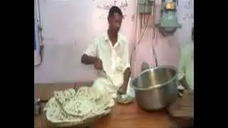 Anwar of Sargodha Pakistan Eat 100 chapatti Minimum at a Time.