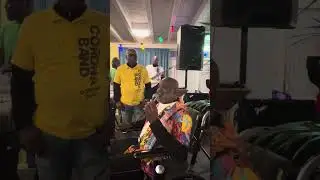 Surinamese people celebrate New Year 🎉🇸🇷🕺❤️&zwj;🔥✌🏽#newyear #bijlmer #surinametiktokers #coronaband