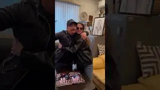 Жека и Алёна подписывают альбом #жека #евгенийгригорьев #аленаегорова