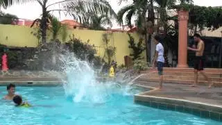 Me Splash! (iPhone slow motion experiment)