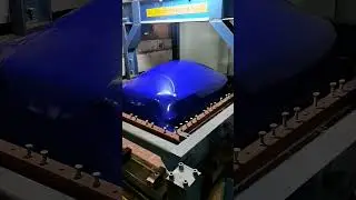 The production process of creative trolley cases.