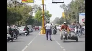 A trafffic cop doing moonwalk in India from indore MP