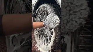 detailing BMW X5 wheels. 😮&zwj;💨
