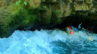 Kayaking the Middle White Salmon River, Cave Rapid Carnage 1100 cfs.
