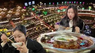 I ate at the WORLD’S BIGGEST Hotpot Restaurant