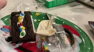 How to build a gingerbread house decorating