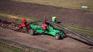 Inploegen 24&rdquo; HDPE-leiding in Australi&euml;