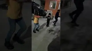 los telerines ensayando y ense&ntilde;ando la danza con el tintin