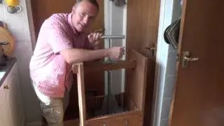 How to extract honey from honeycomb
