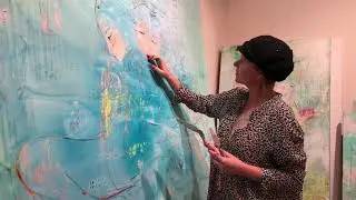 Helle Louise Kierkegaard exhibits her great organic and intuitive artworks in a live Solo exhibition
