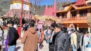 नव वर्ष के पहले दिन नगर के नैना देवी मंदिर मैं लगी भक्तों की भीड़