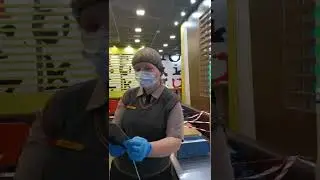 QR-код в Макдональдсе, Рыбацкое, Питер, 2022 г.