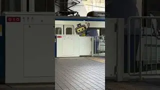 南海5500系リニューアル車　5503F 普通　なかもず行き　和泉中央到着　せんぼ君ラッピング車　(9303Fの車窓より) 途中ズームしすぎー！笑