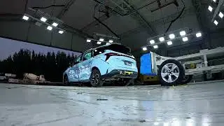 CRASH TEST - FORTHING U-TOUR/ YACHT