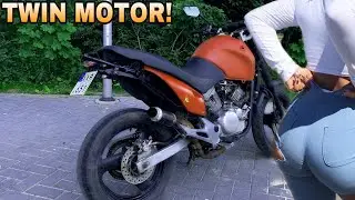 NY MOTORCYKEL P&Aring; KANALEN// MED TWIN MOTOR