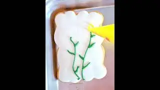 royal icing wild flowers on sugar cookie