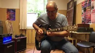 Михаил Суджян играет на Universum Guitars Maria