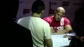 Fedor Emelyanenko vs Jeff Monson (autograph signing)
