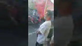Na-sandwhich na motor rider at angkas himalang nakaligtas!