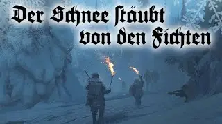 Der Schnee stäubt von den Fichten
