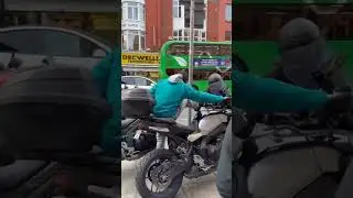 Ladr&atilde;o rouba em pleno dia #cortes #seguidores #roubar #paises #moto