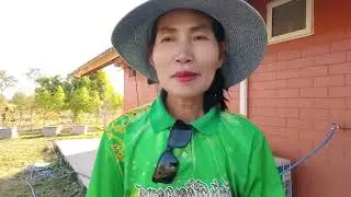 มารดน้ำต้นไม้ไหว้พระอุ้ม