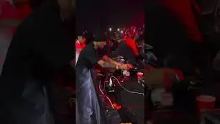 &ldquo;Wesley alem&atilde;o entregando uma corrente pro Travis Scott e ele n&atilde;o aceitou.&rdquo;