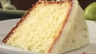 Bolo de lim&atilde;o humido e com cobertura. MISTUROU ,T&Aacute; PRONTO!