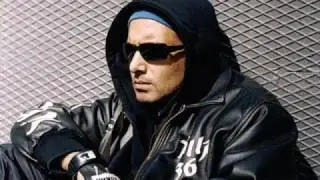 Killa Hakan Feat. Tone - Uzakmisin Yakindami