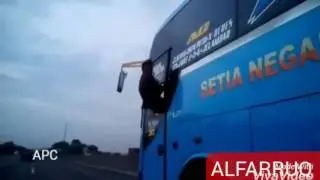 Aksi nekat kenek bus SETIA NEGARA a.k.a ALFARRUQ
