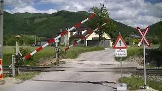 Spoorwegovergang Micheldorf (A) // Railroad crossing // Bahn&uuml;bergang