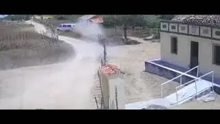 Van desgovernada quase causa acidente grave 