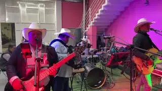 El Aguila Blanca Conjunto DisQtido de Arnold Orozco est&aacute; en vivo