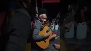 KAKE MAIN GITAR DENGAN SKIL DEWA NYANYI DANGDUT KOCAK NGAKAK #Shorts