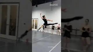 Ballet dancers literally FLY. #ballet #athlete #strong #ballerina