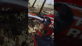 4 stroke raw forest sound! and crashoooo 😂 #forest#enduro#mx#fyp#motocross#fun#crasho#shorts