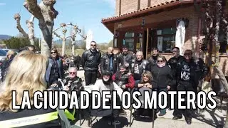 Es la ciudad más pequeña de España y se llena de moteros