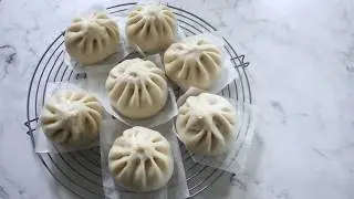 蔥肉包 Steamed pork and scallion buns