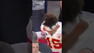 Patrick Mahomes Takes unknown pain medication during Super Bowl halftime￼!?!? #nfl #superbowl ￼