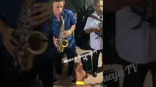 La funda, con Rafaelito Rom&aacute;n y Rayling Toribio, en el sax.