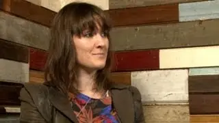 Cate Le Bon Interview: Indie Artist's Country Roots, 'Cyrk' Album Discussed in Interview