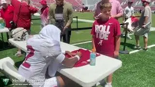 Jalen Milroe & Ryan Williams sign autographs at Alabama fan day 2024