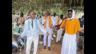 Veja COMO este CORO da IGREJA TOCO&Iacute;STA glorifica o NOME DO DEUS de MAYAMONA.