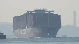 Container Ship《CMA CGM HELIUM》Crossing the Tsing Ma Bridge in HK 20260111_C0003