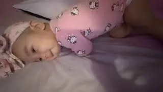 My 👶🏻🎀Asian baby girl at 7 months old & doesn&rsquo;t want to sleep too long 🫣 I NEED A BREAK ✨12 14 25