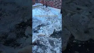 Вы проигнорировали снег&hellip; Теперь расплачиваетесь за лед 🥶 #уборкаснега #снег #лед
