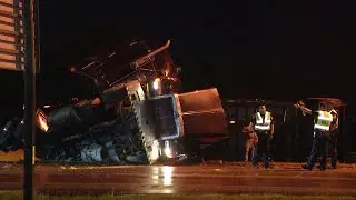 18-wheeler jackknifes on Loop 410, dumps load onto highway